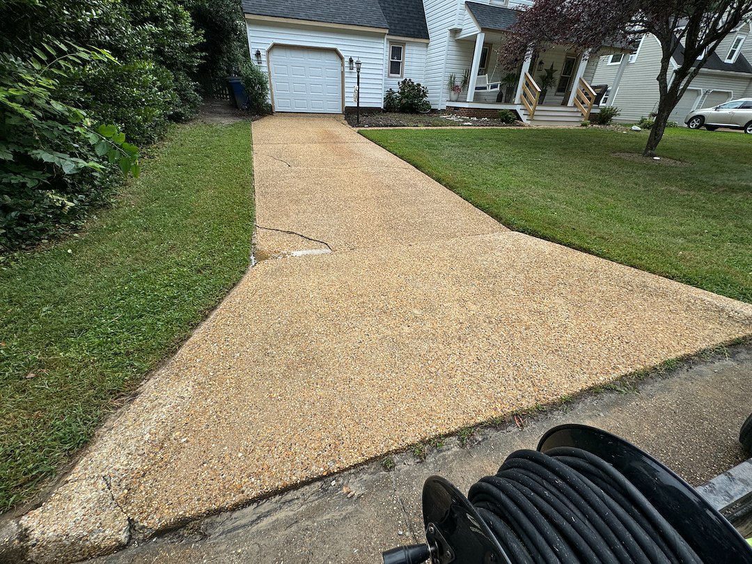 Top Quality Aggregate Driveway Cleaning, in Newport News Va. 